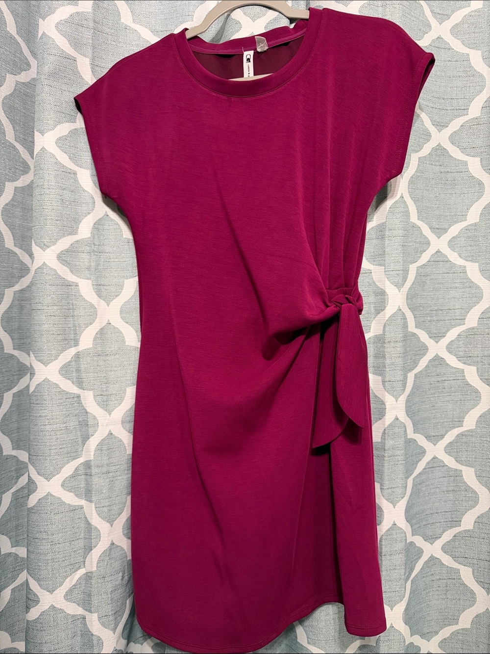 Cable & Gauge Magenta Side-Tie Shift Dress